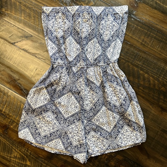 Three Pink Hearts Romper - Picture 6 of 7